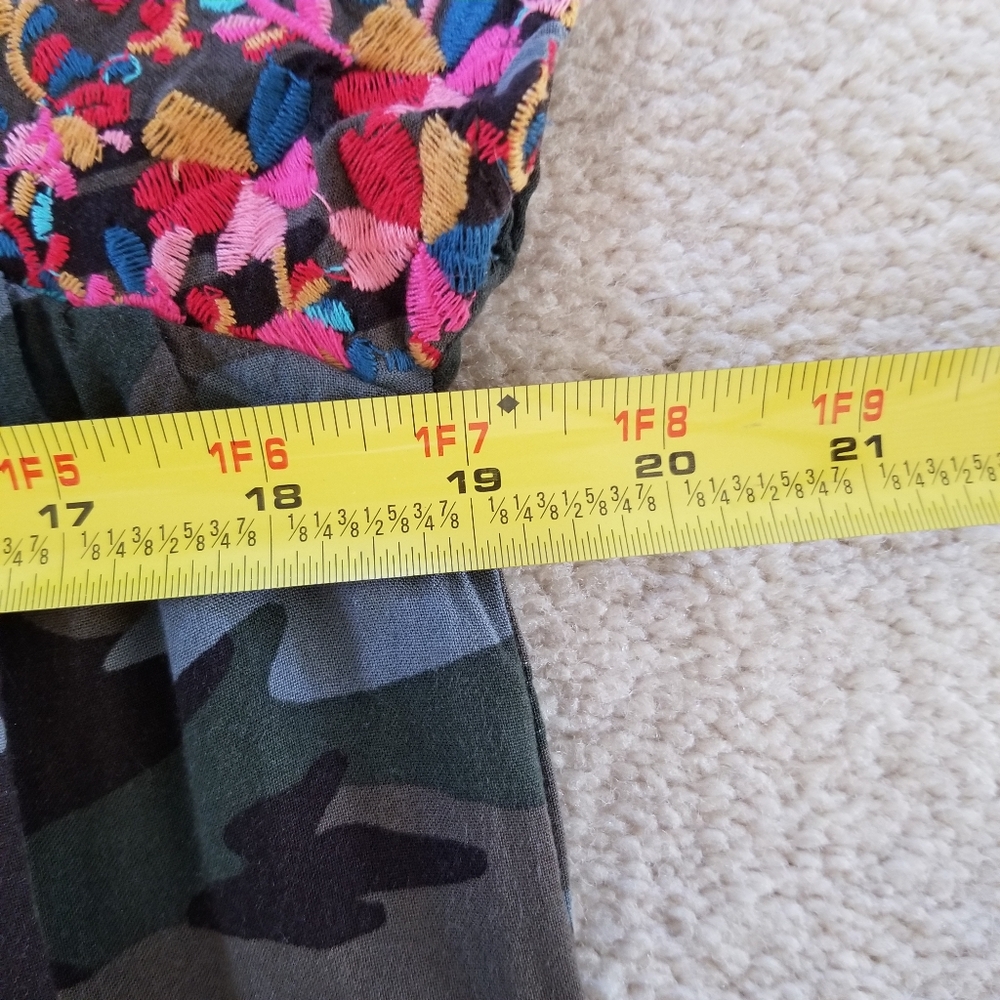Savanna Jane Floral Embroidered Camouflage Print Jersey Top Size M - Picture 8 of 10